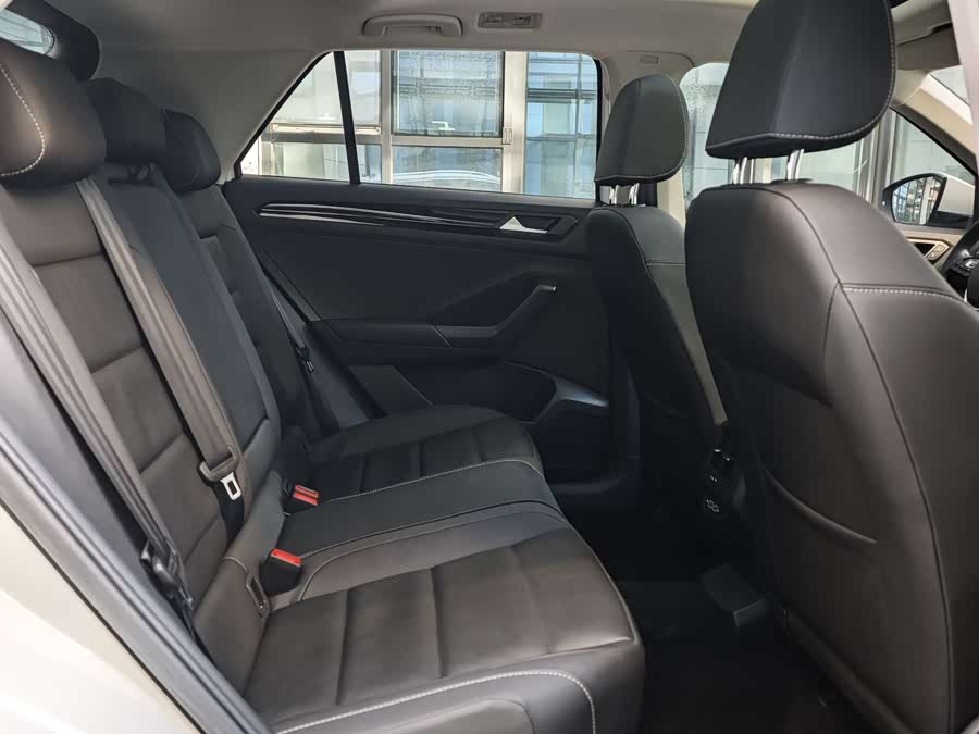 Volkswagen T-Roc 2022 car image #20