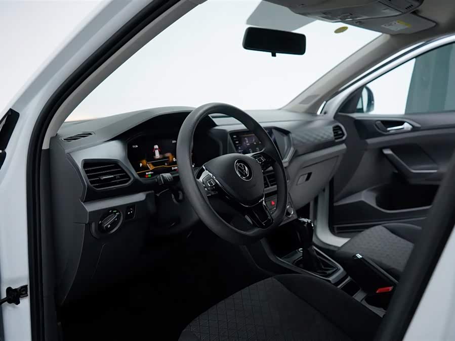 Volkswagen T-Cross 2023 car image #20