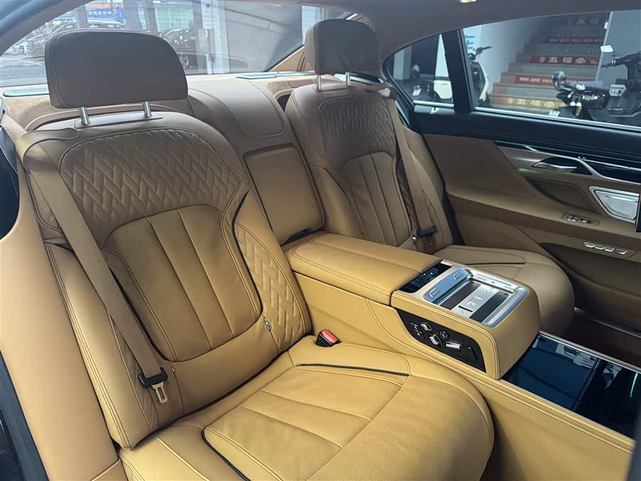 BMW 7 Series 2017 car image #20
