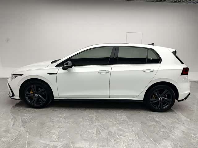 Volkswagen Golf 2023 car image #20
