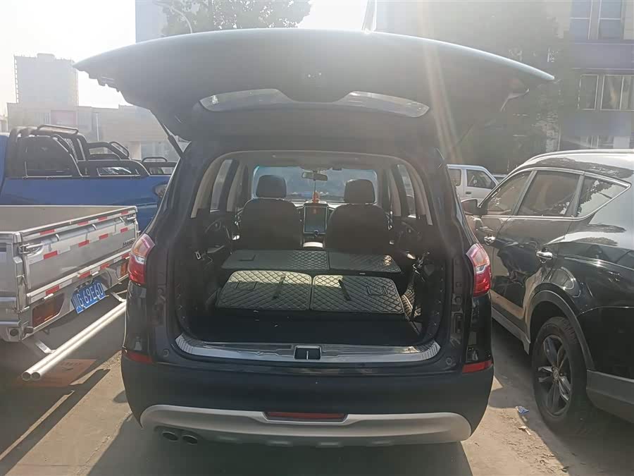 SWM X7 2017 #20 SWM X7 2017 car image #20