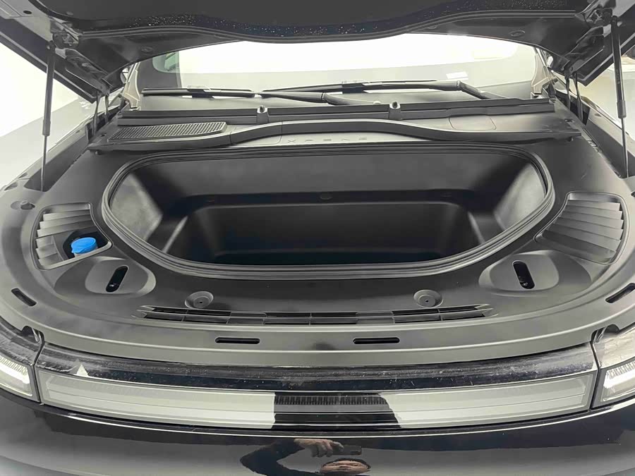 Xpeng G9 2023 car image #20