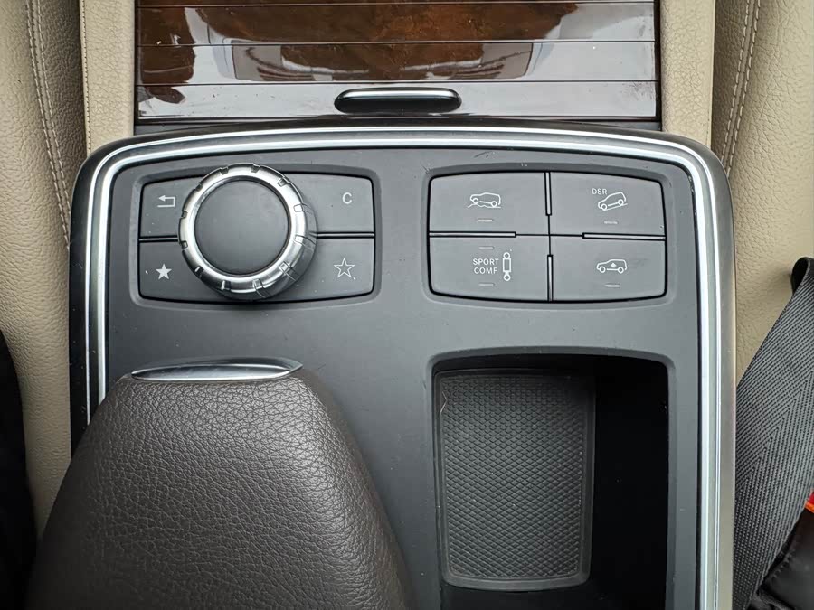 Mercedes-Benz M Class 2014 car image #20