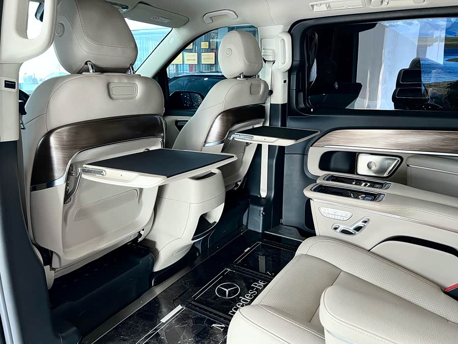 Mercedes-Benz V Class 2023 immagine di auto #20