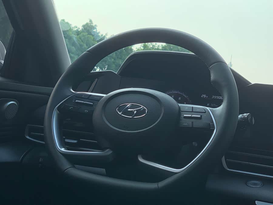 Hyundai Elantra 2022 car image #20