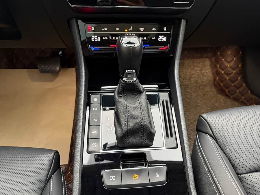 Skoda Superb 2019 #20 Skoda Superb 2019 car image #20
