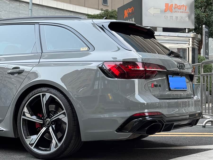 Audi RS 4 2022 car image #20