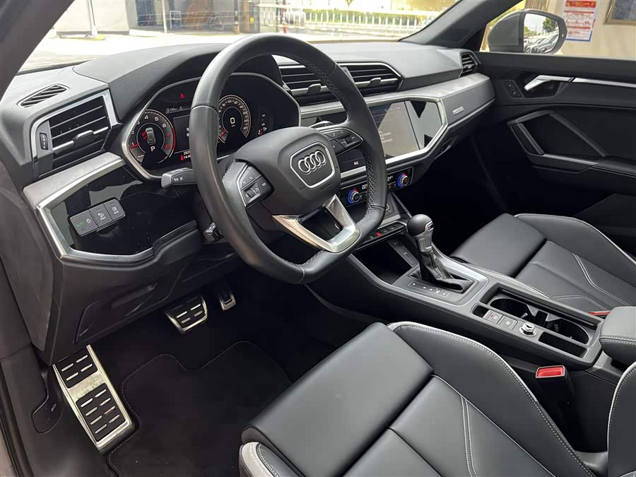 Audi Q3 2024 car image #20