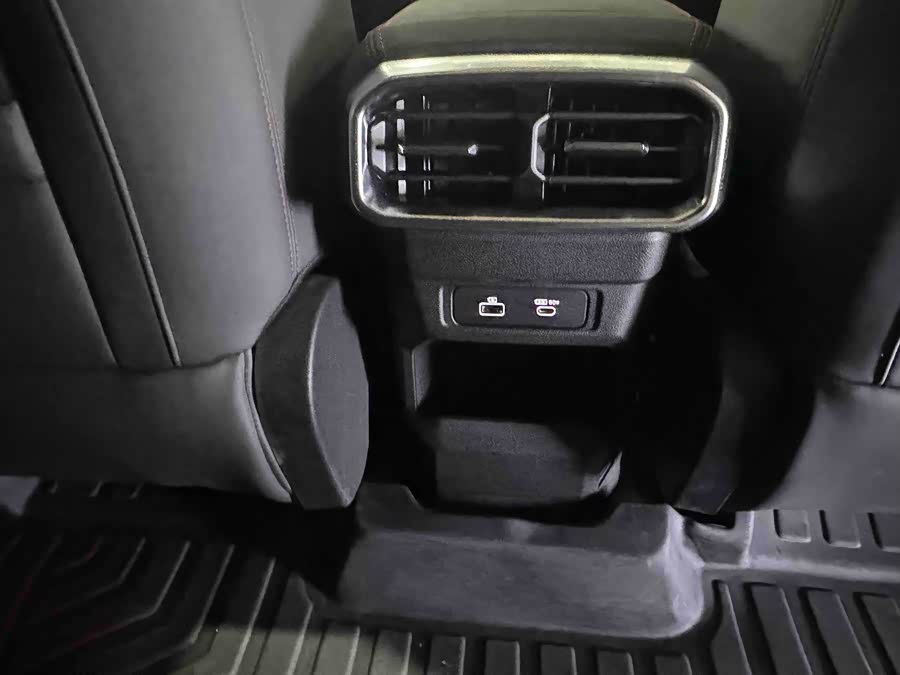 Jetour Traveller 2023 car image #20