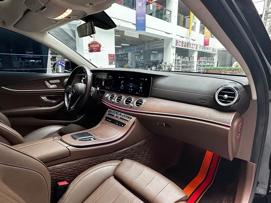 Mercedes-Benz E Class 2023 car image #20