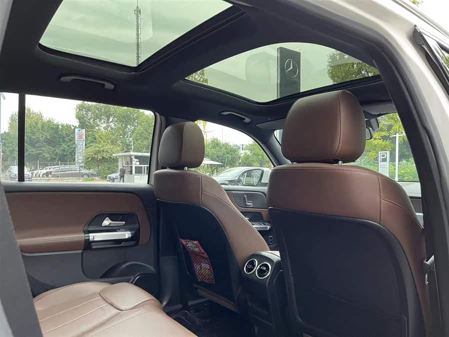 Mercedes-Benz GLB Class 2023 car image #20