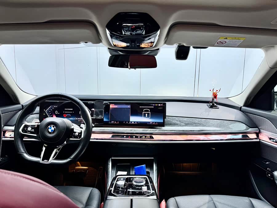 BMW 7 Series 2024 car image #20