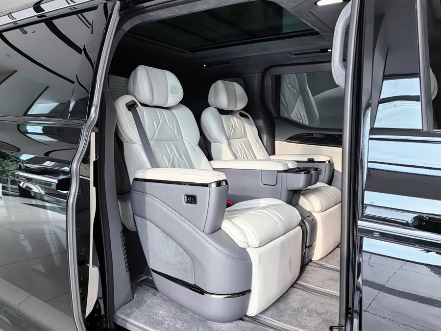 极氪 极氪009 2024 汽车图片 #20