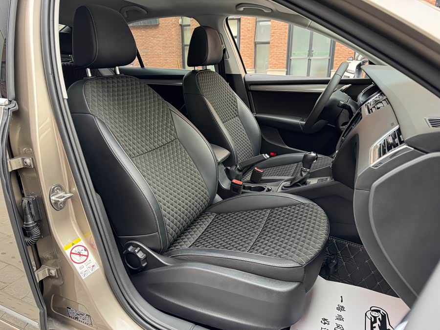 Skoda Octavia 2019 car image #20