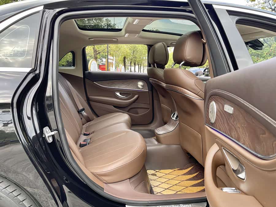 Mercedes-Benz E Class 2021 car image #20
