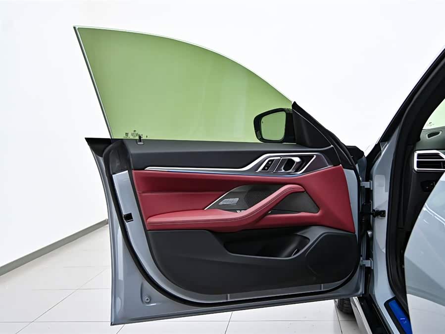 BMW i4 2025 car image #20