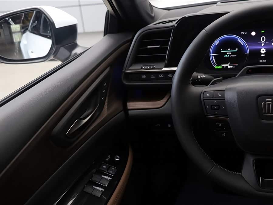 Toyota Crown 2025 صورة سيارة #20