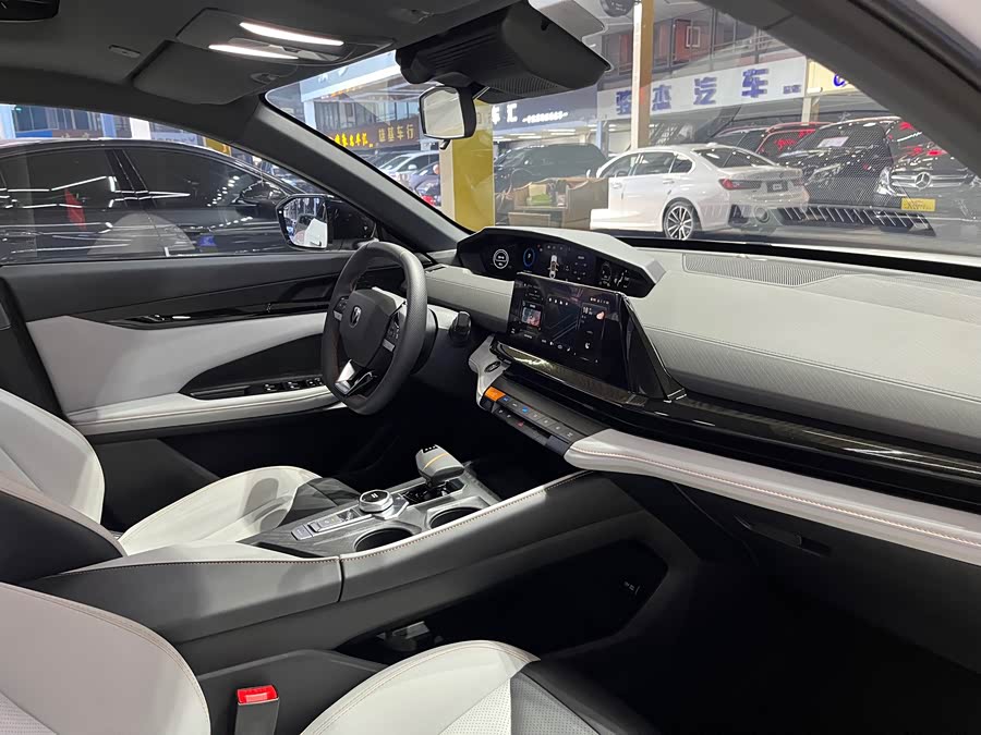 Changan UNI-V iDD 2024 car image #20