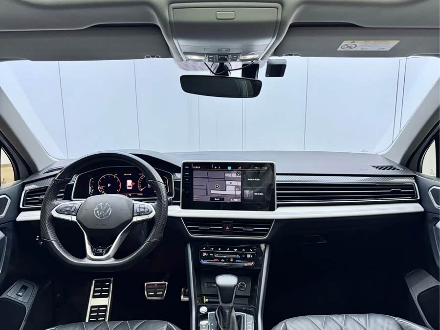 Volkswagen Tiguan L 2023 car image #20