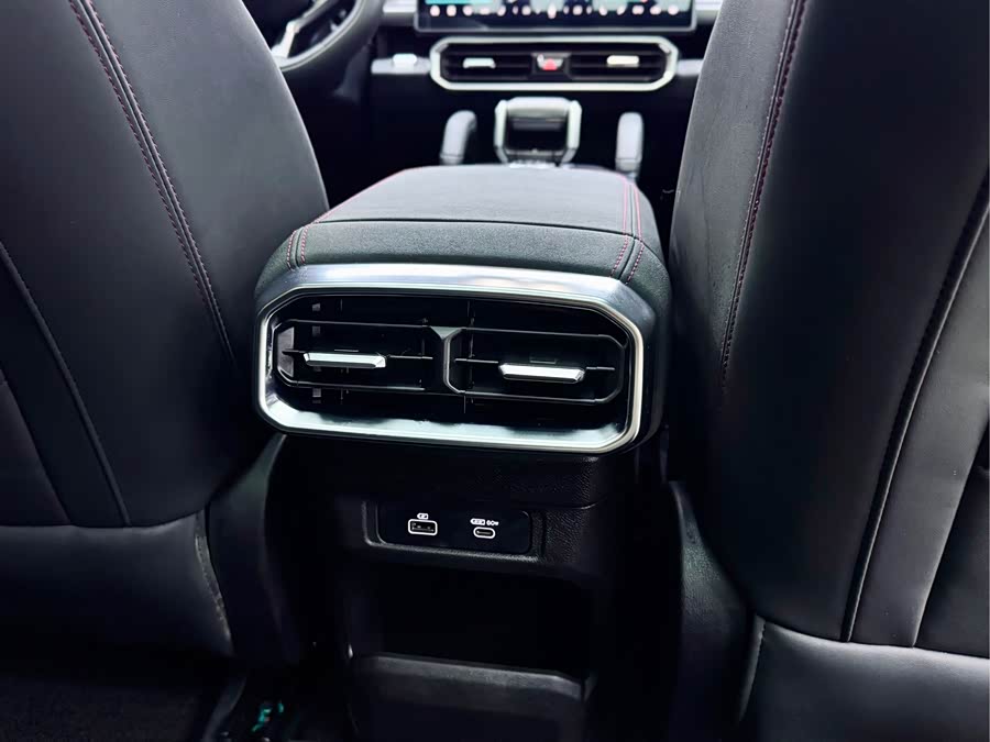 Jetour Traveller 2023 car image #20