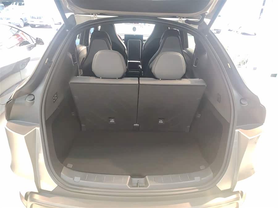 特斯拉 Model Y L 2025 汽车图片 #20