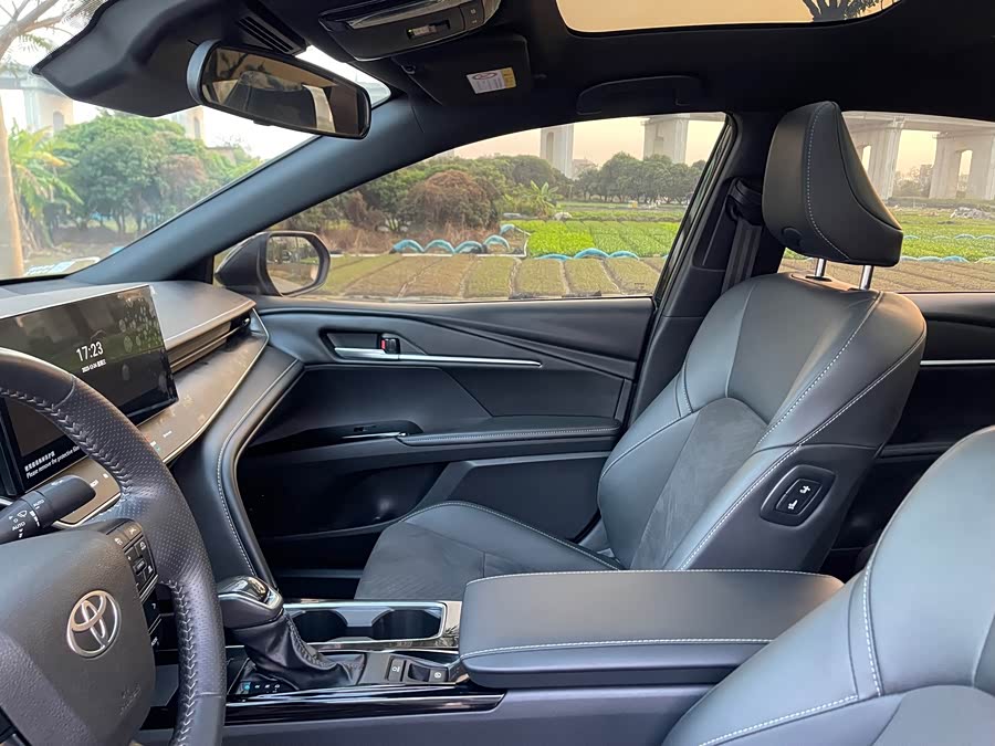 Toyota Camry 2024 immagine di auto #20