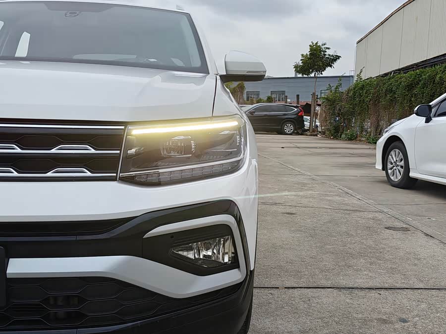 Volkswagen T-Cross 2021 #20 Volkswagen T-Cross 2021 car image #20