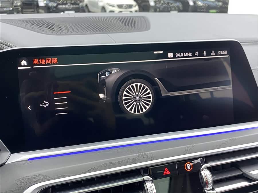 BMW X7 2021 car image #20