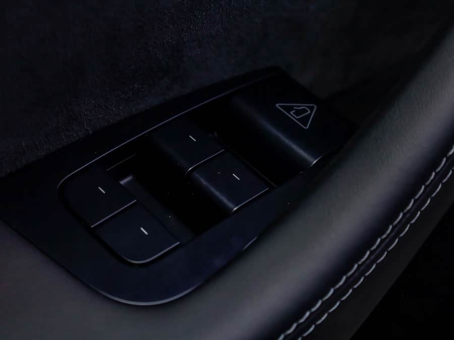 特斯拉 Model Y L 2025 汽车图片 #20