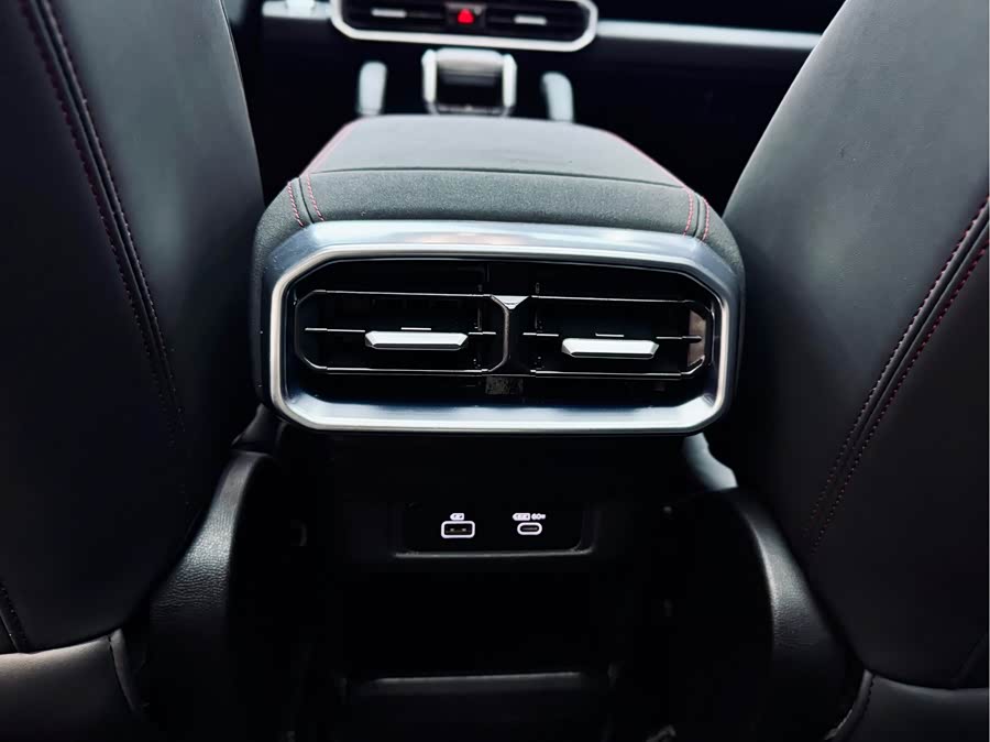 Jetour Traveller 2023 car image #20