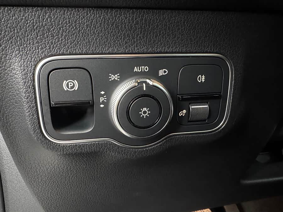 Mercedes-Benz GLB Class 2022 car image #20