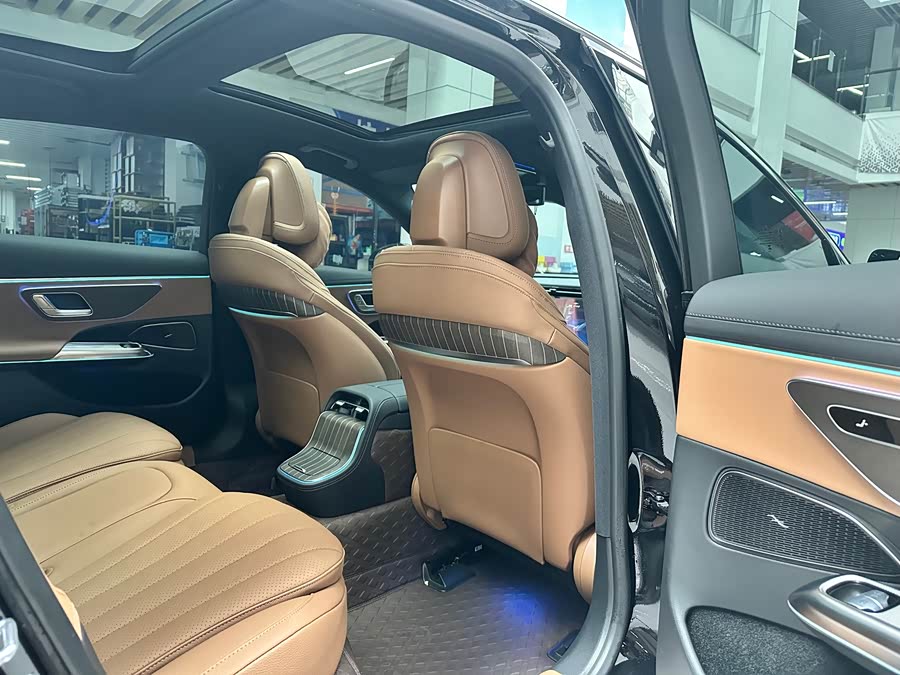 Mercedes-Benz E Class 2024 car image #20