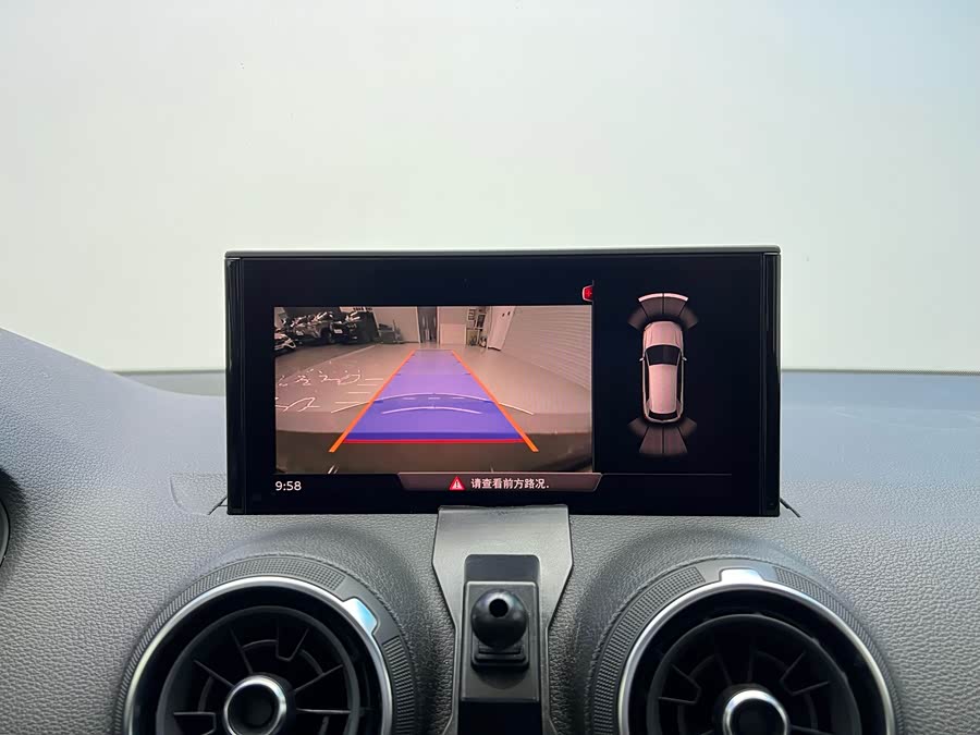 Audi Q2L e-tron 2021 immagine di auto #20