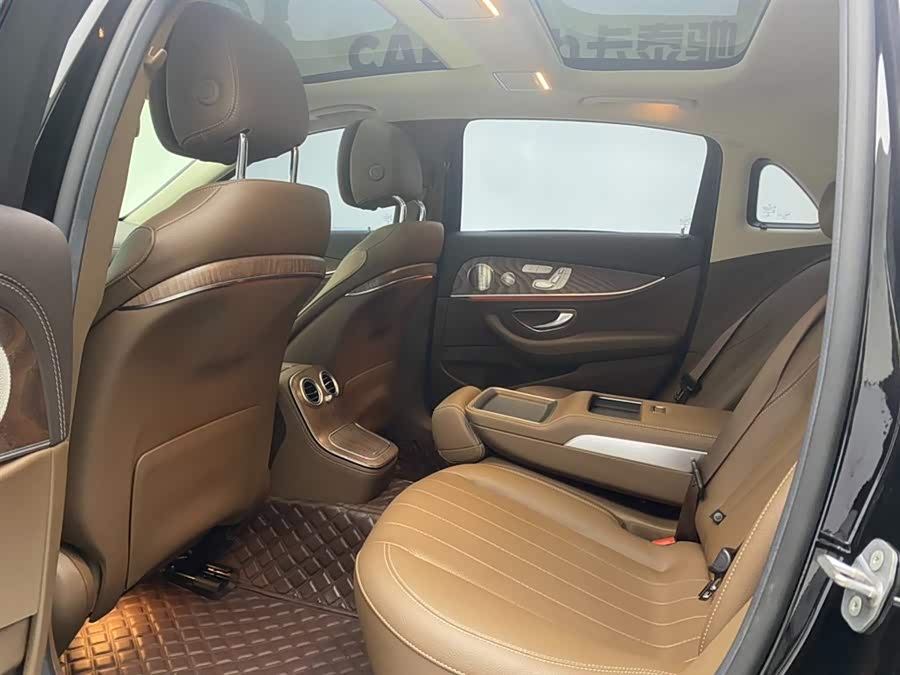 Mercedes-Benz E Class 2023 car image #20