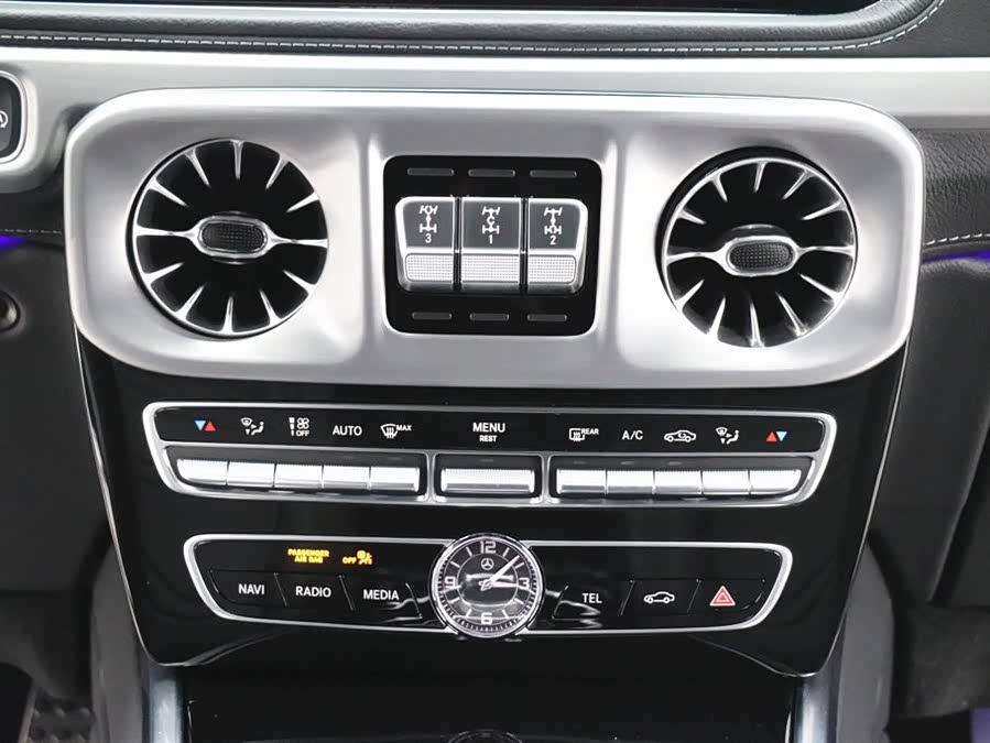 Mercedes-Benz 2025 car image #20