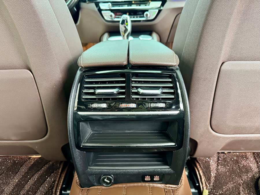 BMW 5 Series 2022 immagine di auto #20