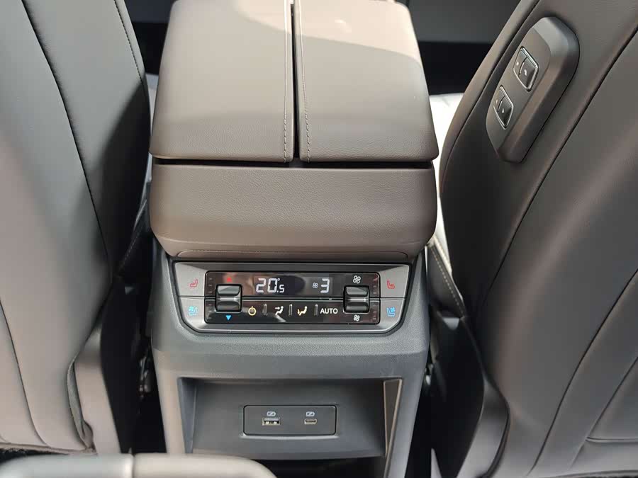 Ford Edge 2024 car image #20