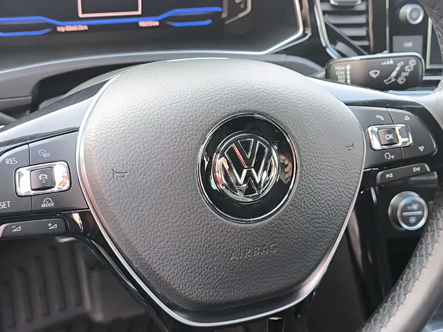 Volkswagen T-Roc 2019 car image #20