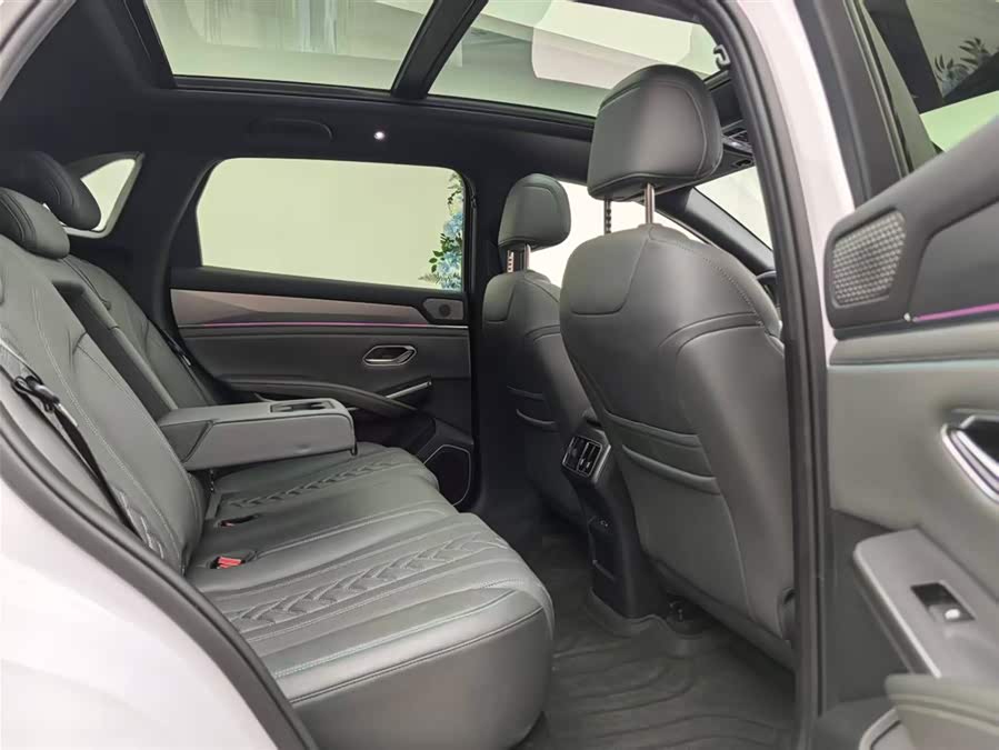 BYD SongL DM-i 2025 #20 BYD SongL DM-i 2025 car image #20