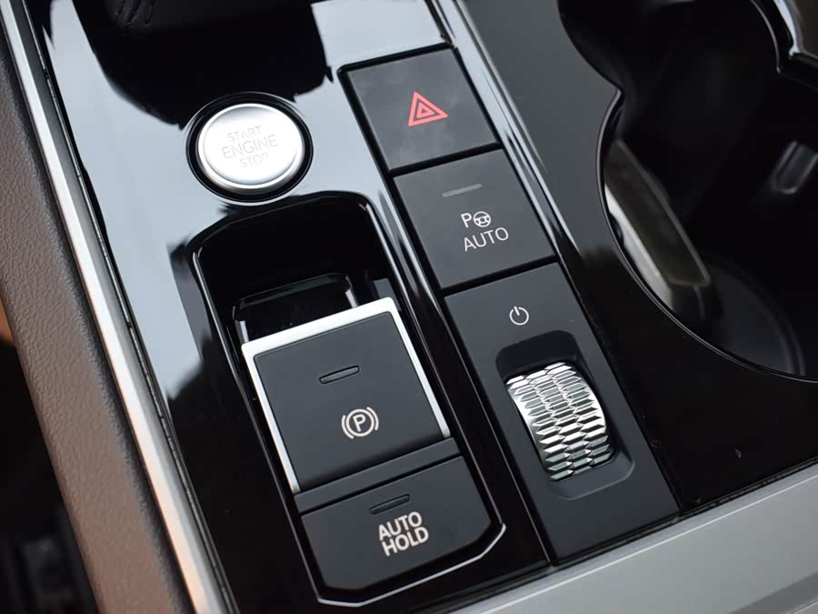 Volkswagen Touareg 2022 #20 Volkswagen Touareg 2022 car image #20