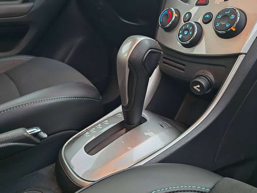 Chevrolet Tracker 2015 #20 Chevrolet Tracker 2015 car image #20