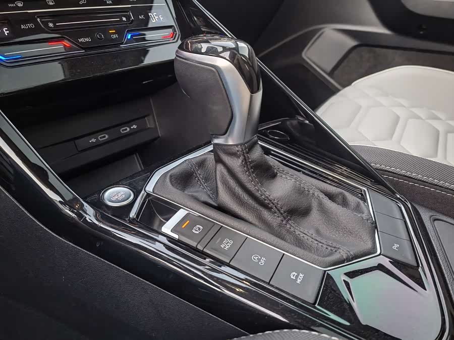 Volkswagen Tayron 2023 immagine di auto #20