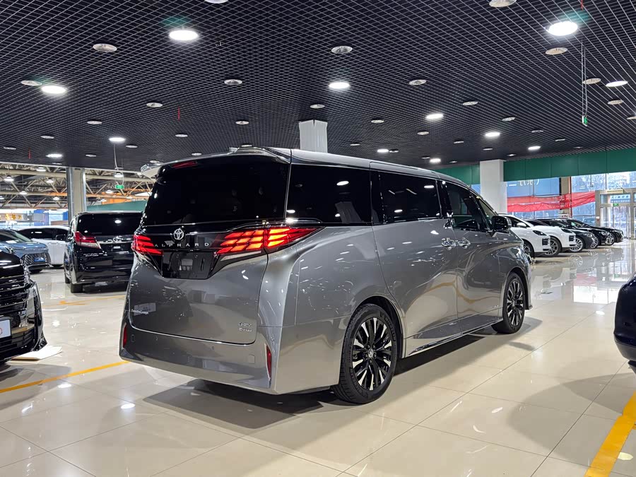 Toyota Alphard 2024 car image #20