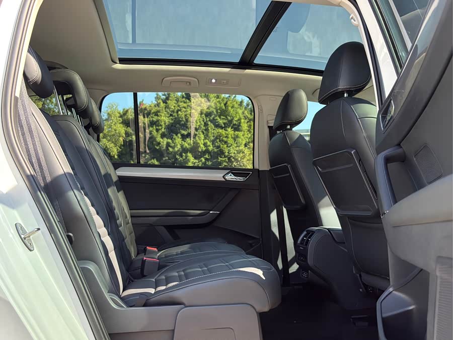 Volkswagen Touran 2019 #20 Volkswagen Touran 2019 car image #20