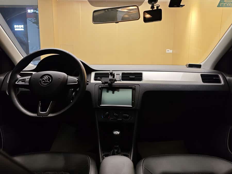 Skoda Rapid Spaceback 2019 car image #20