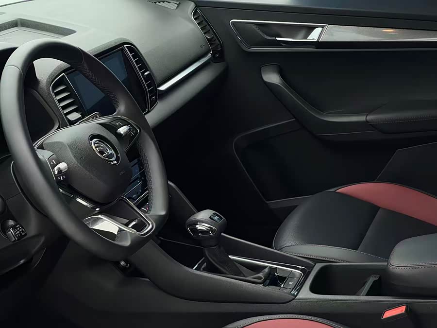 Skoda Karoq 2023 изображение автомобиля #20