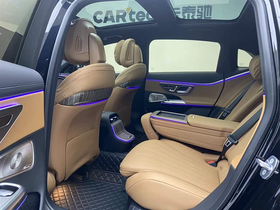 Mercedes-Benz E Class 2025 car image #20