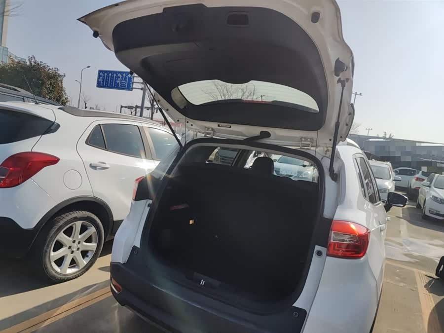 Changan CS15 2018 صورة سيارة #20