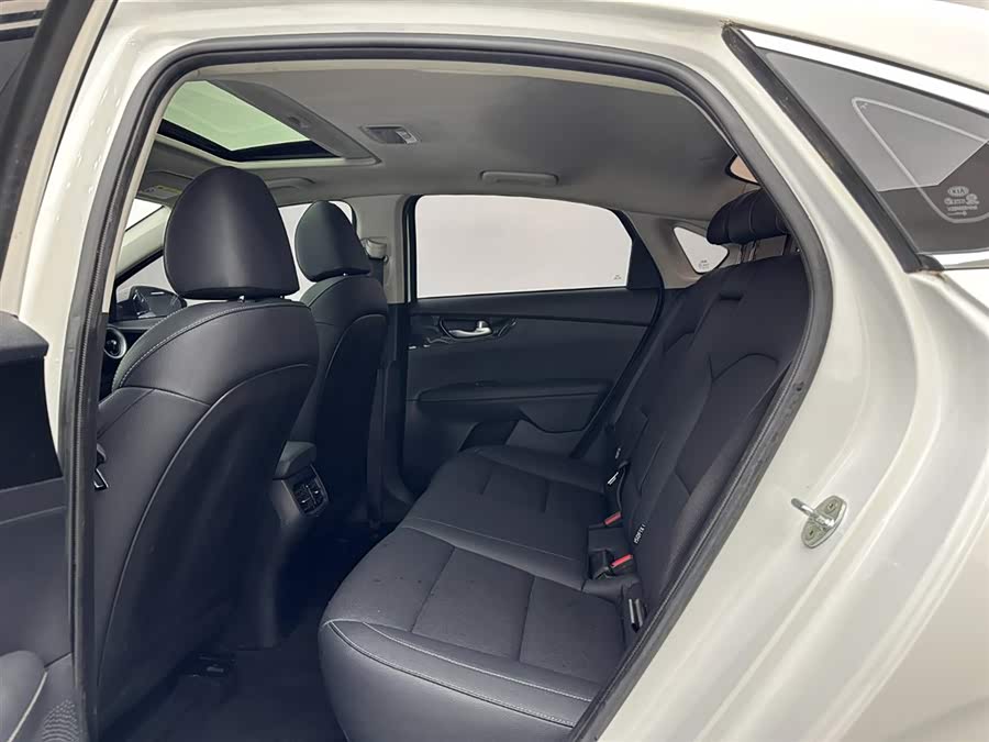 Kia K3 2019 car image #20