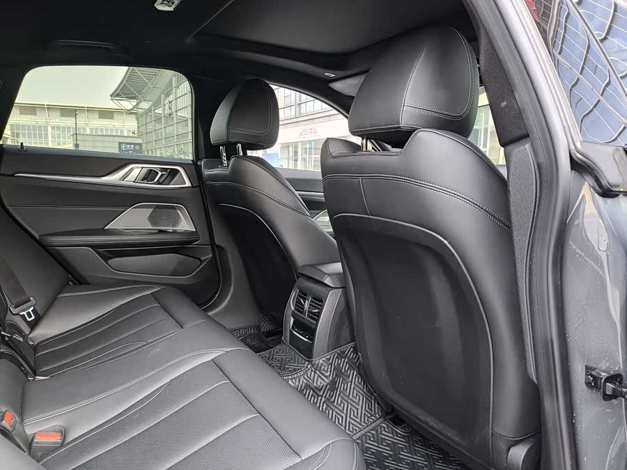 BMW i4 2022 car image #20